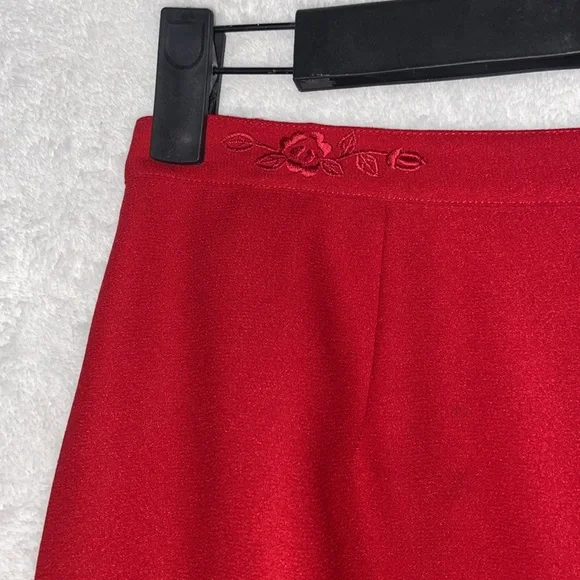 Le Suit Women's Red Skirt Suit - Picture 9 of 13